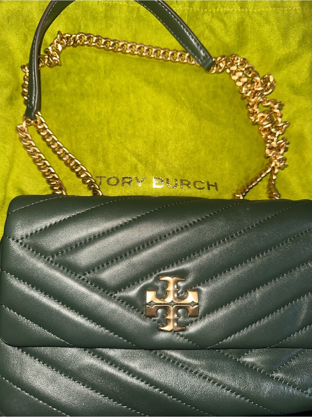 Tory Burch Olive Green Quilted Chevron Crossbody with Gold Logo - Picture 2 of 4